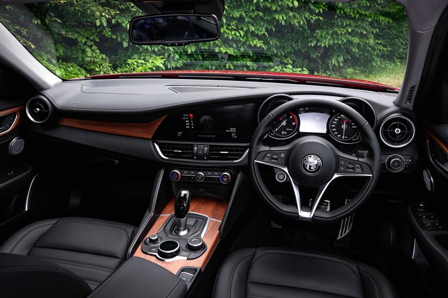 Торпедо Alfa Romeo Giulia (952) 2017 года  (JP) (фото 14 из 18)
